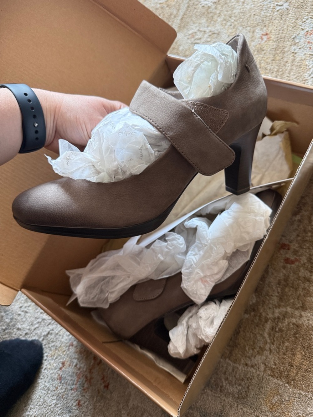 Women's Taupe Mid-Heel Mary Jane Pump